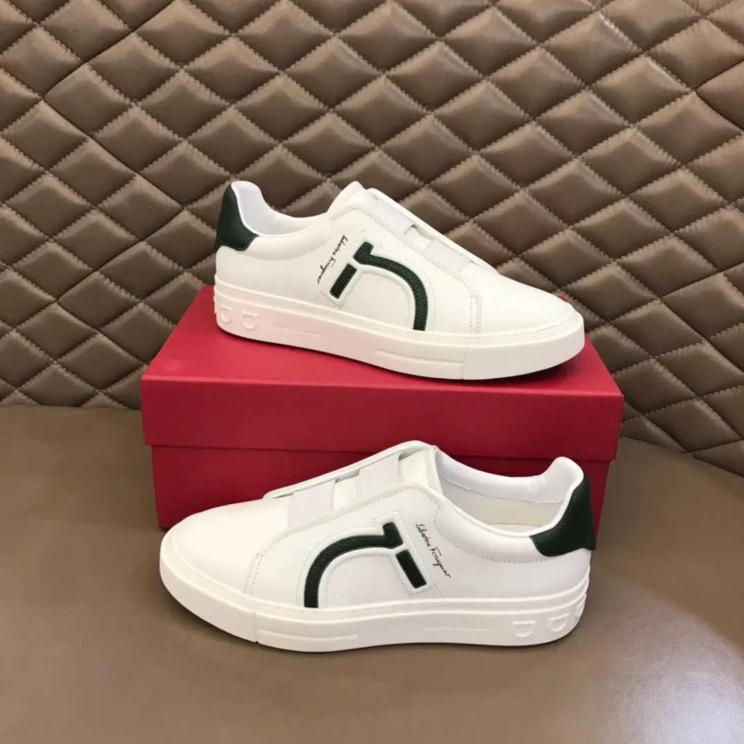 p400【Salvatore Ferraga**】New men's low-top casual shoes! Top-quality cow products, original lasts, made of imported cowhide, first-class texture, first-layer sheepskin lining! Original outsole! The details are exquisite and the style is versatile and upscale! Decorated with a three-dimensional Gancini logo, the back of the tongue and lace-up piping add a pop of color. The high-tech sole features a holographic pattern and Gancini details, making it ideal for a practical yet stylish everyday look. Code number 38-44 (45 can be customized)